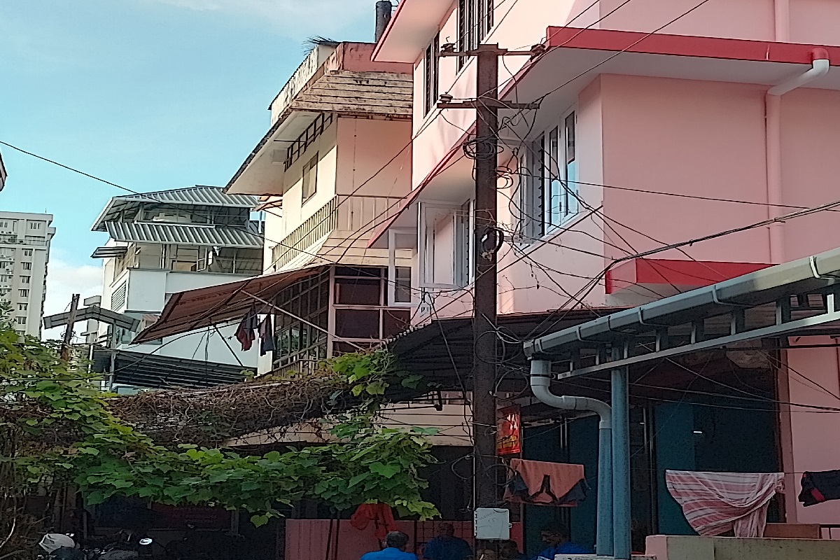 vinayaka hostel kaloor